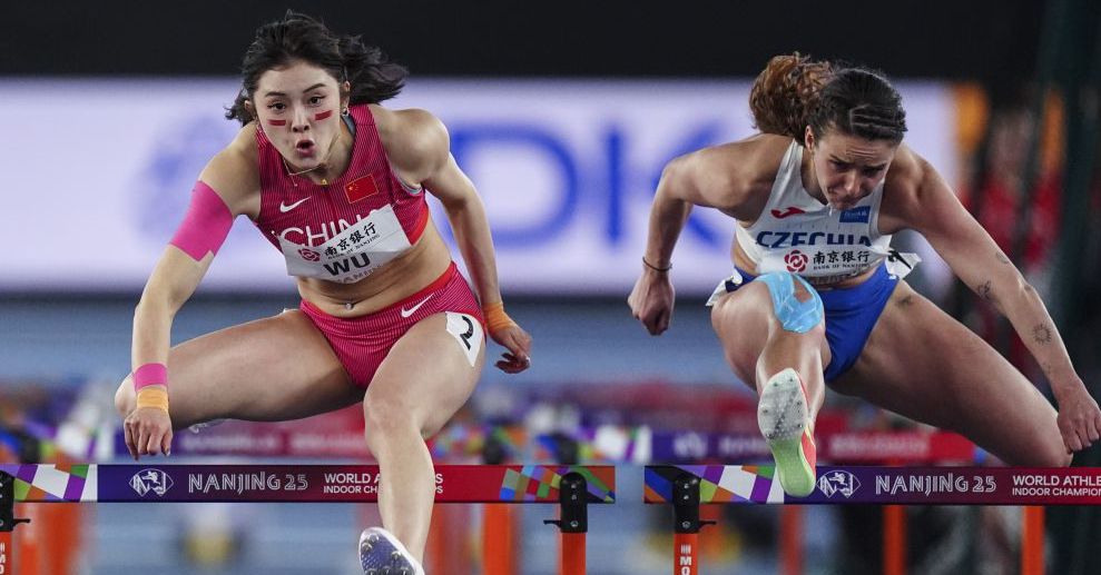 状态不佳！詹姆斯半场9投2中仅得4分，湖人领先9分